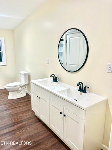 425 Abbott Rd, Lenoir City, TN 37771