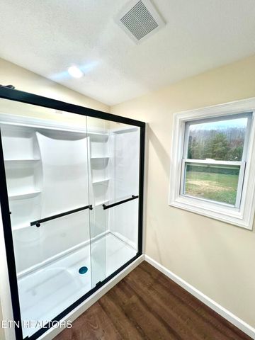 425 Abbott Rd, Lenoir City, TN 37771