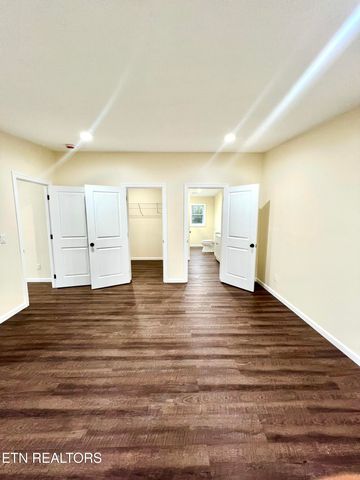 425 Abbott Rd, Lenoir City, TN 37771