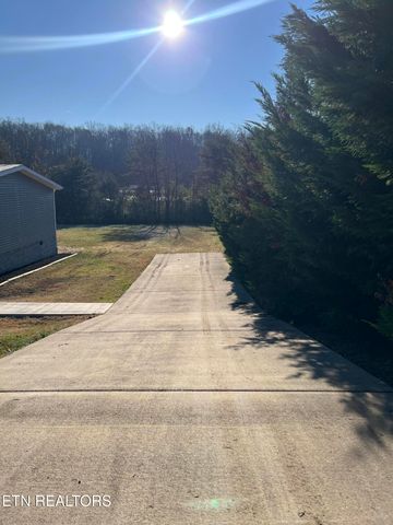 425 Abbott Rd, Lenoir City, TN 37771