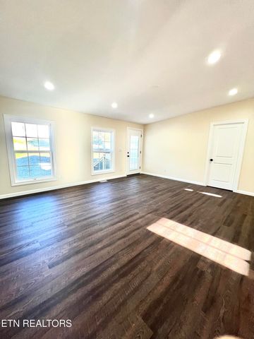 425 Abbott Rd, Lenoir City, TN 37771