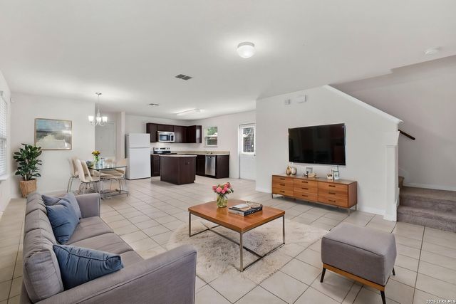 7230 Vista Grv, San Antonio, TX 78242