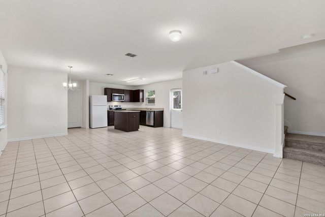 7230 Vista Grv, San Antonio, TX 78242