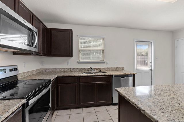 7230 Vista Grv, San Antonio, TX 78242