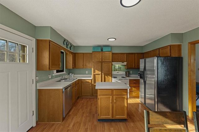 1019 E New London Drive, Olathe, KS 66061