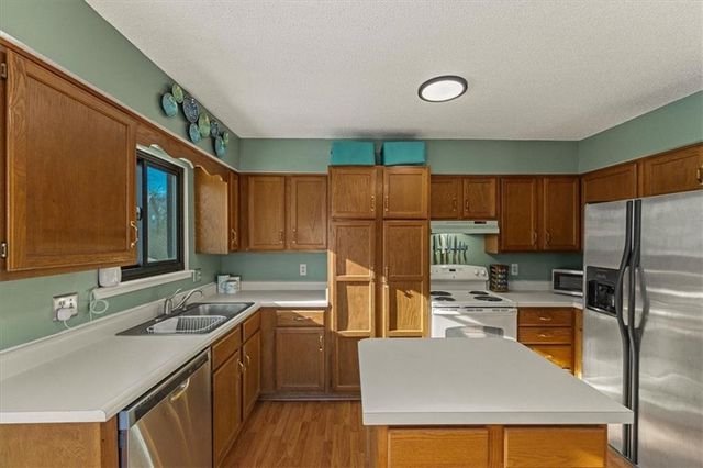 1019 E New London Drive, Olathe, KS 66061