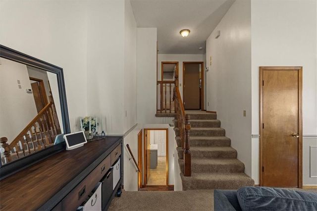 1019 E New London Drive, Olathe, KS 66061