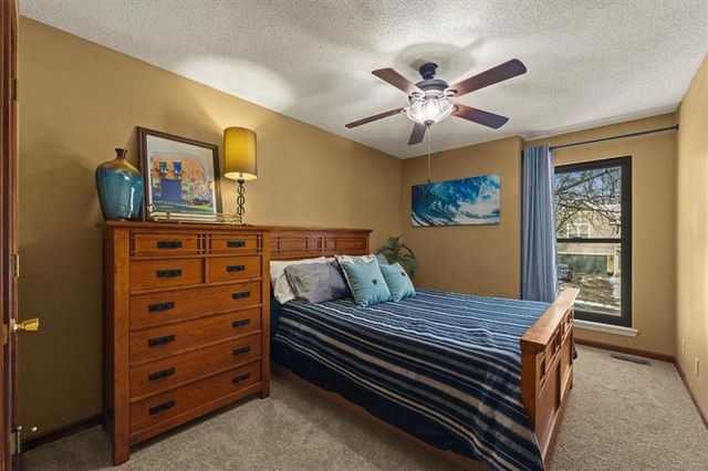 1019 E New London Drive, Olathe, KS 66061