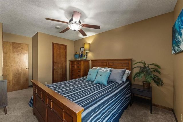 1019 E New London Drive, Olathe, KS 66061