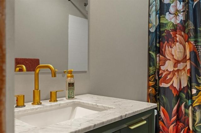 1019 E New London Drive, Olathe, KS 66061