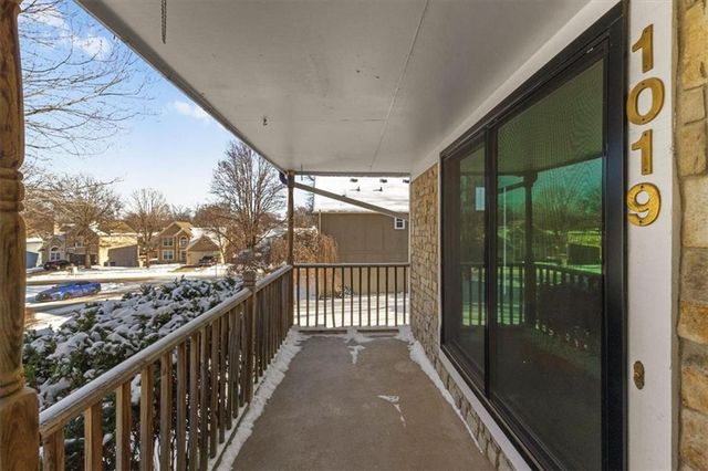 1019 E New London Drive, Olathe, KS 66061