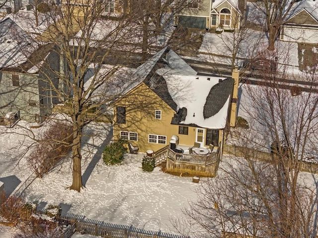 1019 E New London Drive, Olathe, KS 66061