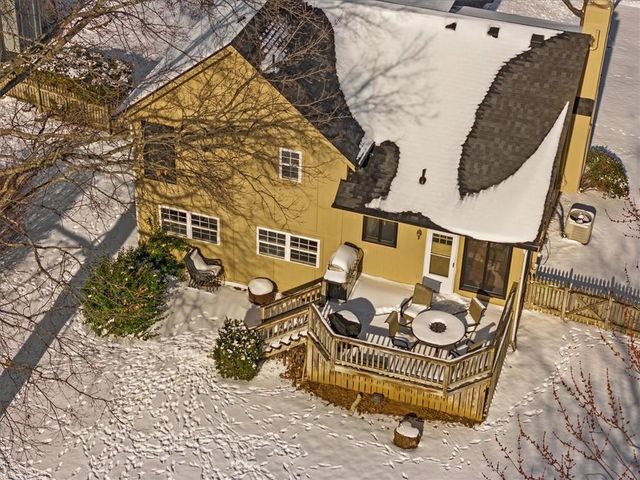 1019 E New London Drive, Olathe, KS 66061