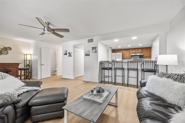 9822 BROWNSTONE DRIVE, Tampa, FL 33612