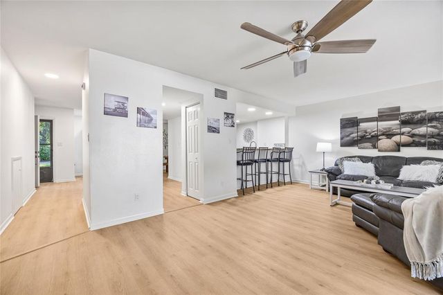 9822 BROWNSTONE DRIVE, Tampa, FL 33612