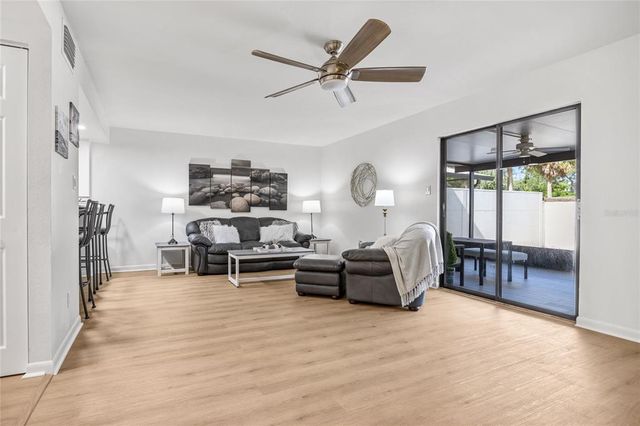 9822 BROWNSTONE DRIVE, Tampa, FL 33612