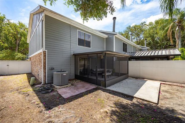 9822 BROWNSTONE DRIVE, Tampa, FL 33612