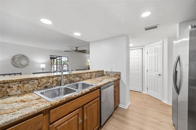 9822 BROWNSTONE DRIVE, Tampa, FL 33612