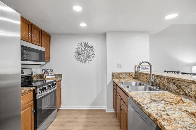 9822 BROWNSTONE DRIVE, Tampa, FL 33612