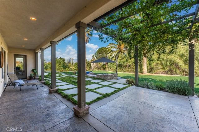 571 Wooden Bridge Lane, Redlands, CA 92373