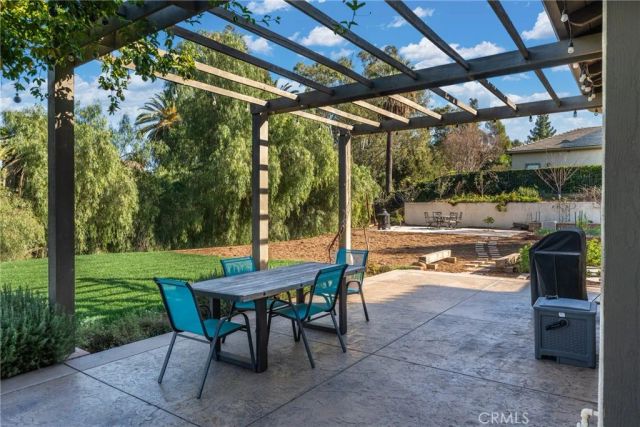 571 Wooden Bridge Lane, Redlands, CA 92373