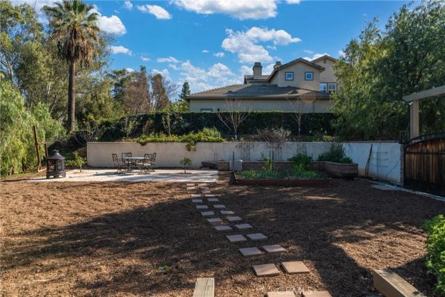 571 Wooden Bridge Lane, Redlands, CA 92373