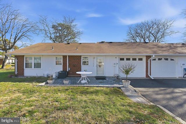 1169-B CLYDEBANK CT, Lakewood, NJ 08701