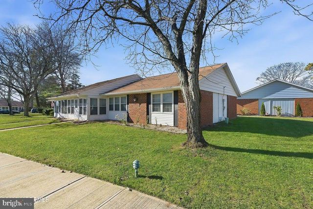 1169-B CLYDEBANK CT, Lakewood, NJ 08701