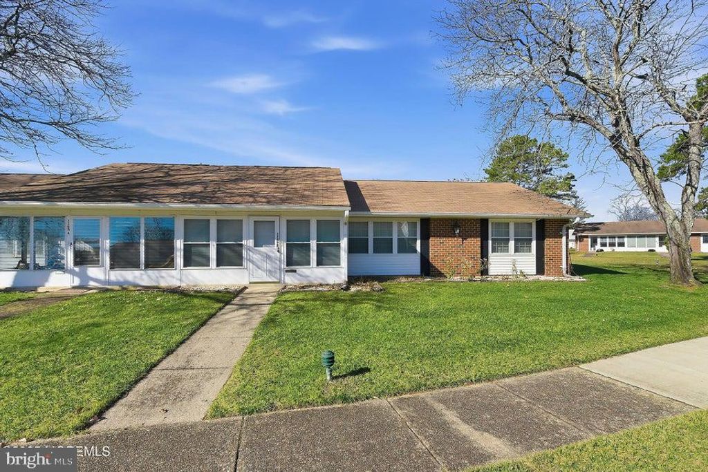 1169-B CLYDEBANK CT, Lakewood, NJ 08701