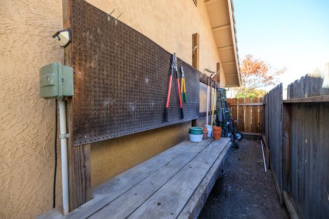 2749 Whitewood Ct, Oakdale, CA 95361