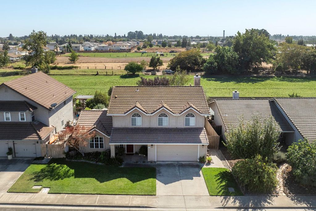2749 Whitewood Ct, Oakdale, CA 95361