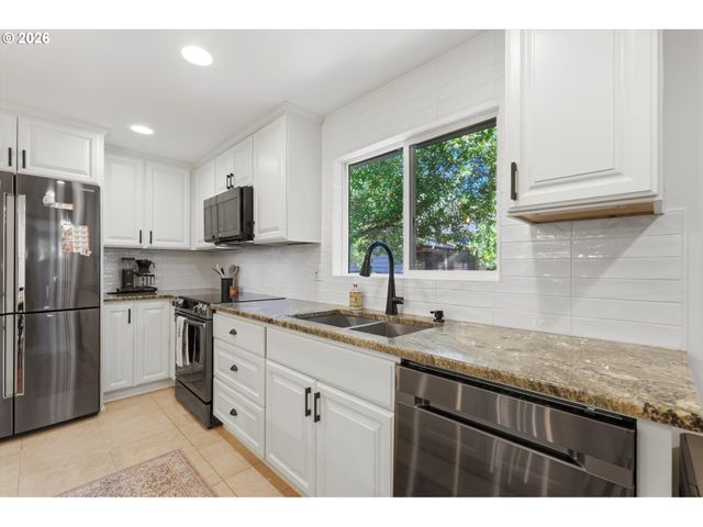 5711 MCEWAN Rd, Lake Oswego, OR 97035