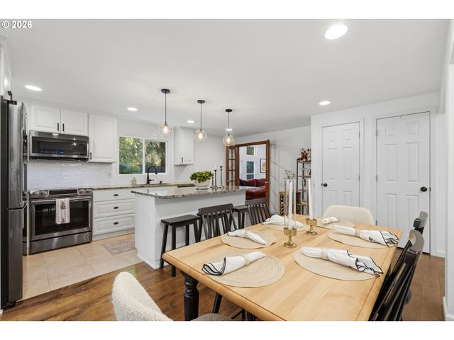 5711 MCEWAN Rd, Lake Oswego, OR 97035