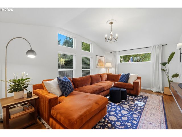 5711 MCEWAN Rd, Lake Oswego, OR 97035