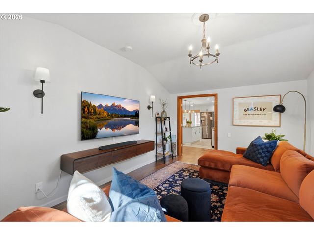 5711 MCEWAN Rd, Lake Oswego, OR 97035