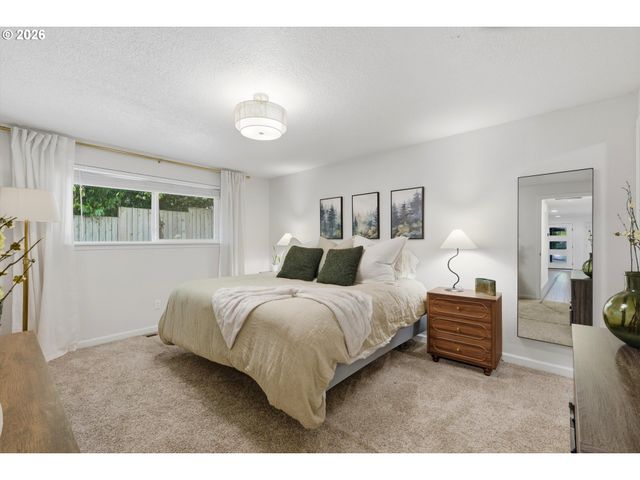 5711 MCEWAN Rd, Lake Oswego, OR 97035