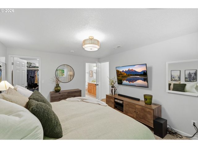 5711 MCEWAN Rd, Lake Oswego, OR 97035