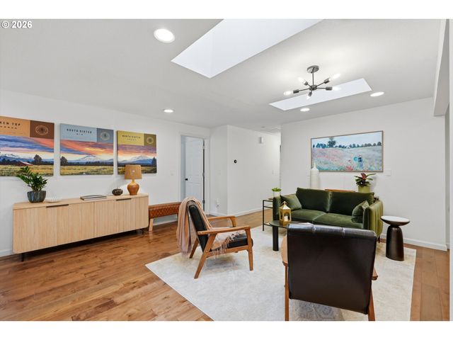 5711 MCEWAN Rd, Lake Oswego, OR 97035