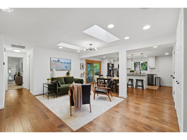 5711 MCEWAN Rd, Lake Oswego, OR 97035