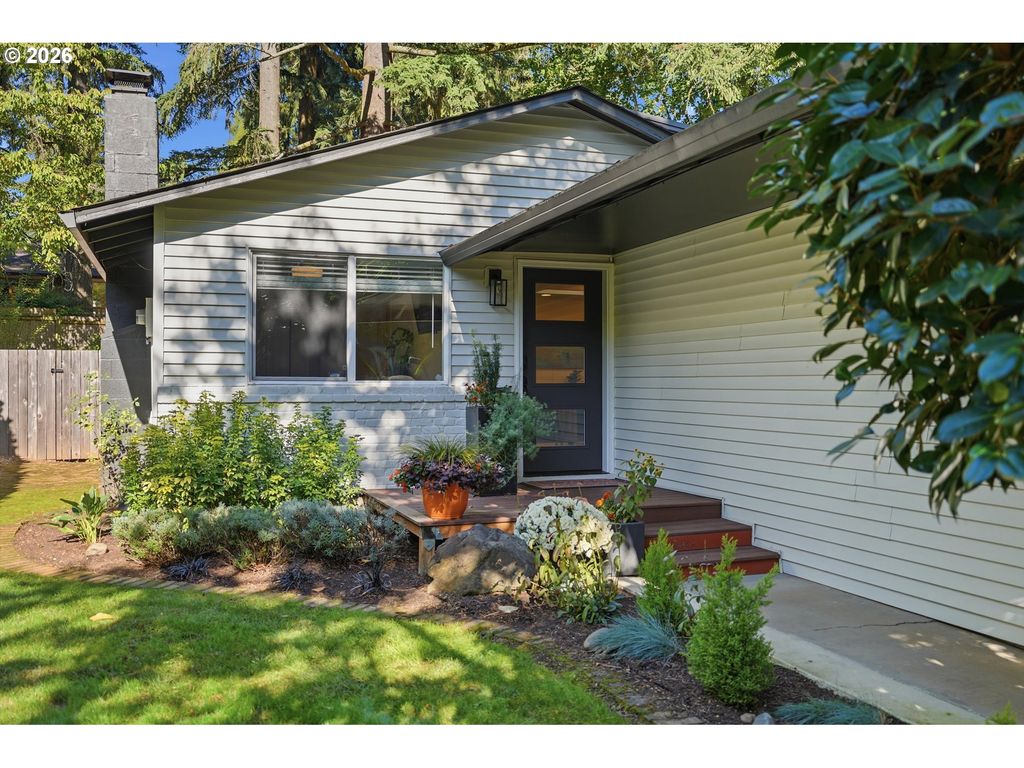 5711 MCEWAN Rd, Lake Oswego, OR 97035