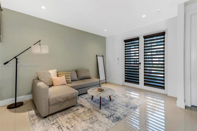 10502 NW 66th St, Doral, FL 33178