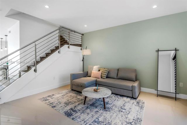 10502 NW 66th St, Doral, FL 33178