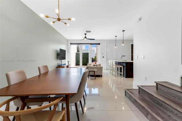 10502 NW 66th St, Doral, FL 33178