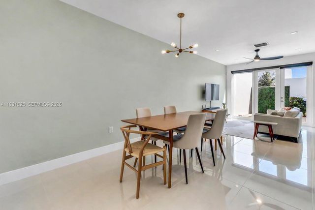 10502 NW 66th St, Doral, FL 33178