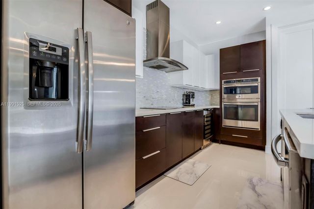 10502 NW 66th St, Doral, FL 33178