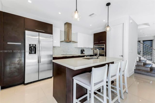 10502 NW 66th St, Doral, FL 33178