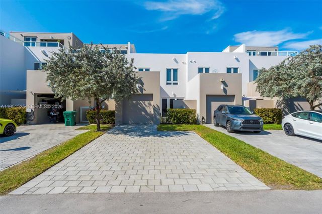 10502 NW 66th St, Doral, FL 33178