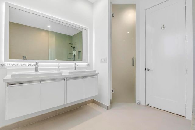 10502 NW 66th St, Doral, FL 33178