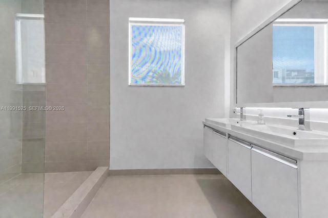 10502 NW 66th St, Doral, FL 33178