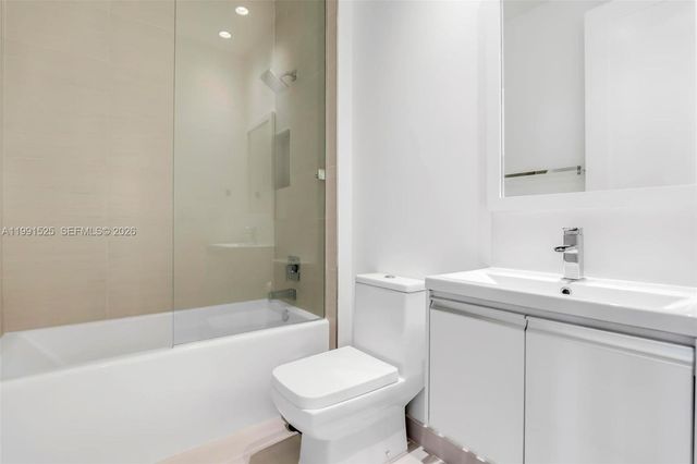 10502 NW 66th St, Doral, FL 33178